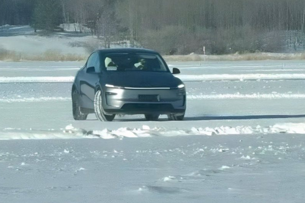 Tesla Model Y "Juniper" spotted in China with "cyber" headlights and no camouflage